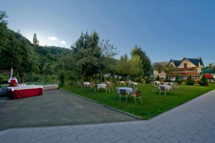 Hotel Restaurante La Casilla Cangas De Narcea Exterior foto