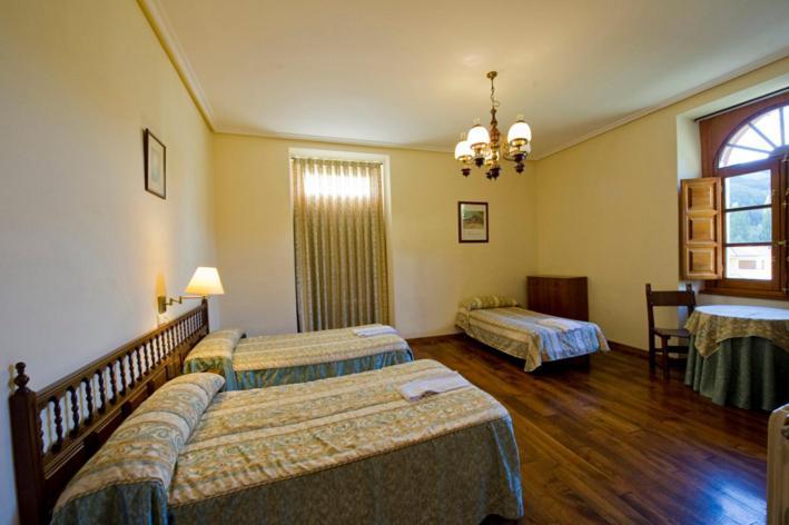 Hotel Restaurante La Casilla Cangas De Narcea Zimmer foto