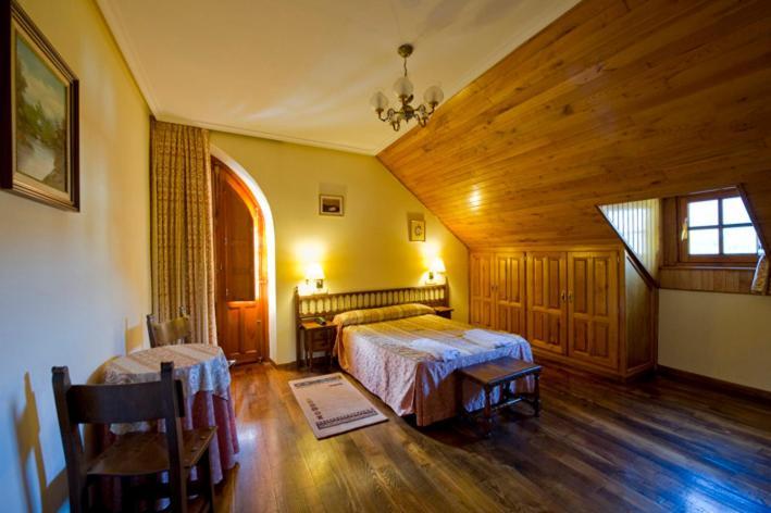 Hotel Restaurante La Casilla Cangas De Narcea Zimmer foto