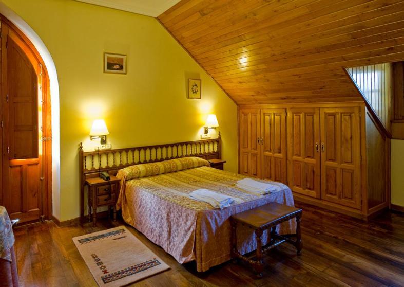 Hotel Restaurante La Casilla Cangas De Narcea Zimmer foto