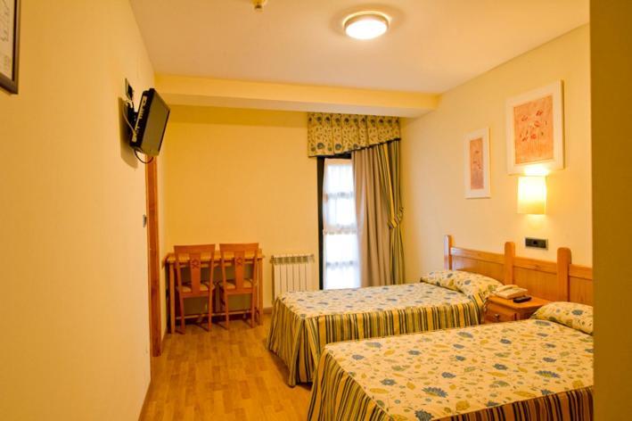 Hotel Restaurante La Casilla Cangas De Narcea Zimmer foto