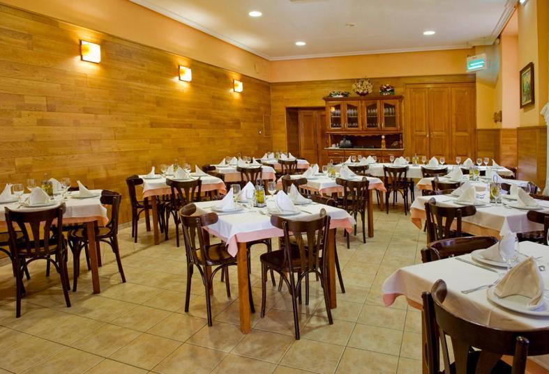 Hotel Restaurante La Casilla Cangas De Narcea Exterior foto