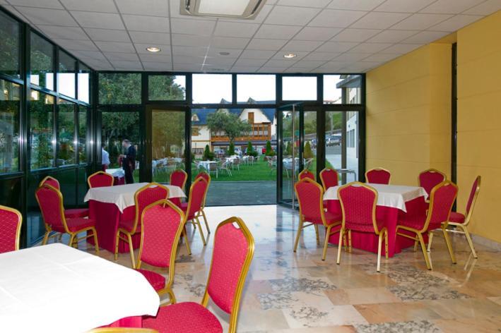 Hotel Restaurante La Casilla Cangas De Narcea Exterior foto