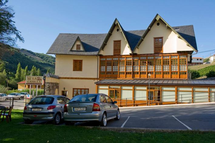 Hotel Restaurante La Casilla Cangas De Narcea Exterior foto