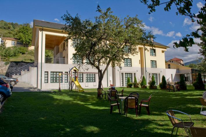 Hotel Restaurante La Casilla Cangas De Narcea Exterior foto